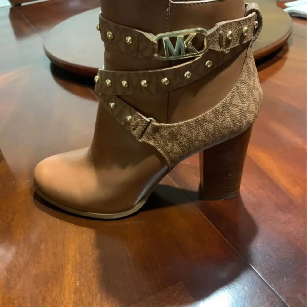 Michael Kors booties - Picture 2 of 3